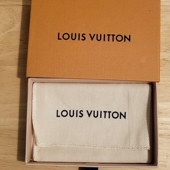 Louis Vuitton key pouch - Picture 12 of 12